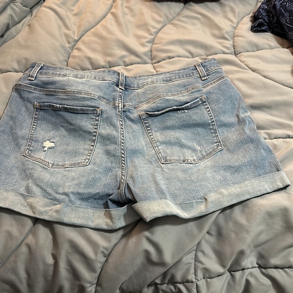 Time and Tru denim shorts - Picture 3 of 3